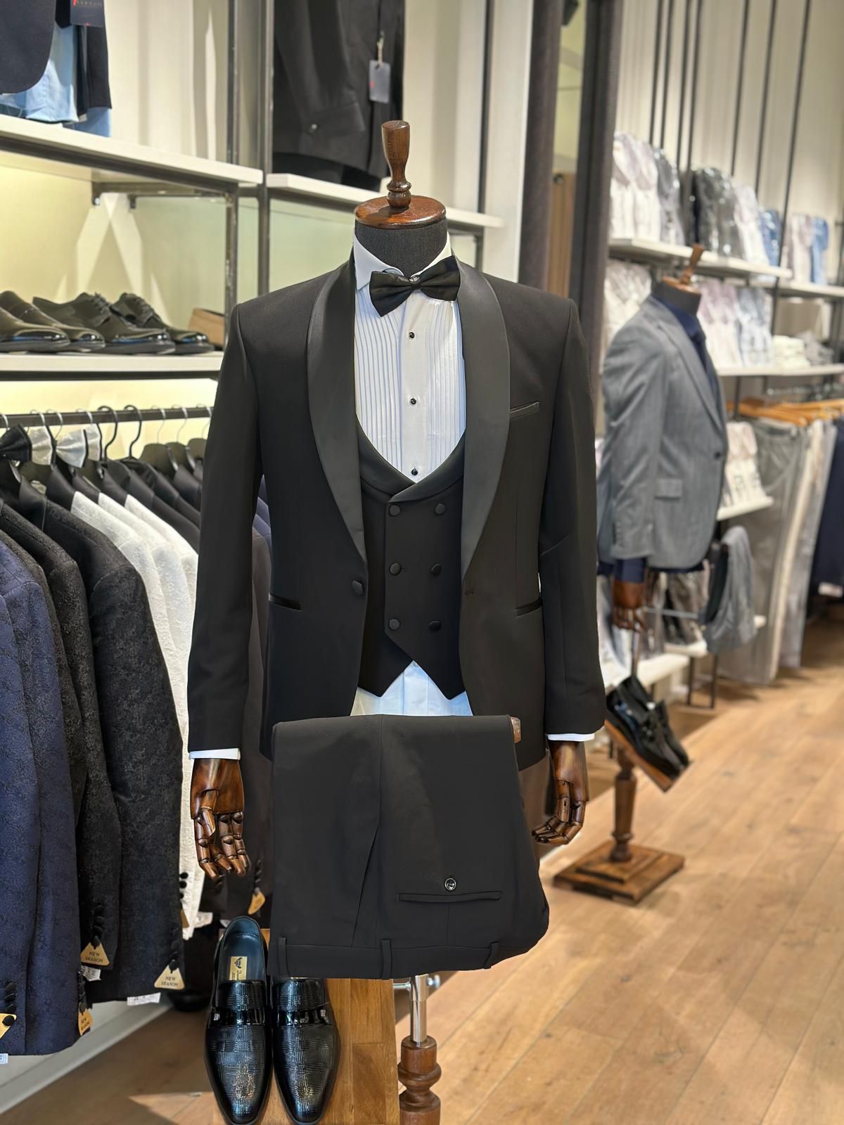 Luxe formal suit black